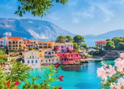 Alipson Puzzle Village coloré d'Assos - Grèce* Autres Pays D'Europe|Villes Et Villages